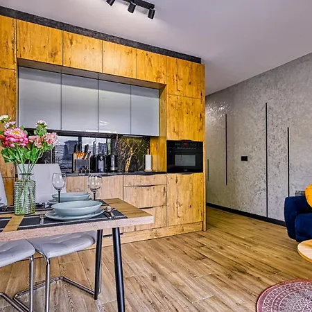 公寓 Royal Aparts Park Vip Z Basenami, Saunami, Jacuzzi I Silownia 斯克拉斯卡波伦巴