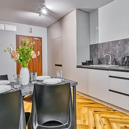 Apartmán Royal Aparts Park Vip Z Basenami, Saunami, Jacuzzi I Silownia *